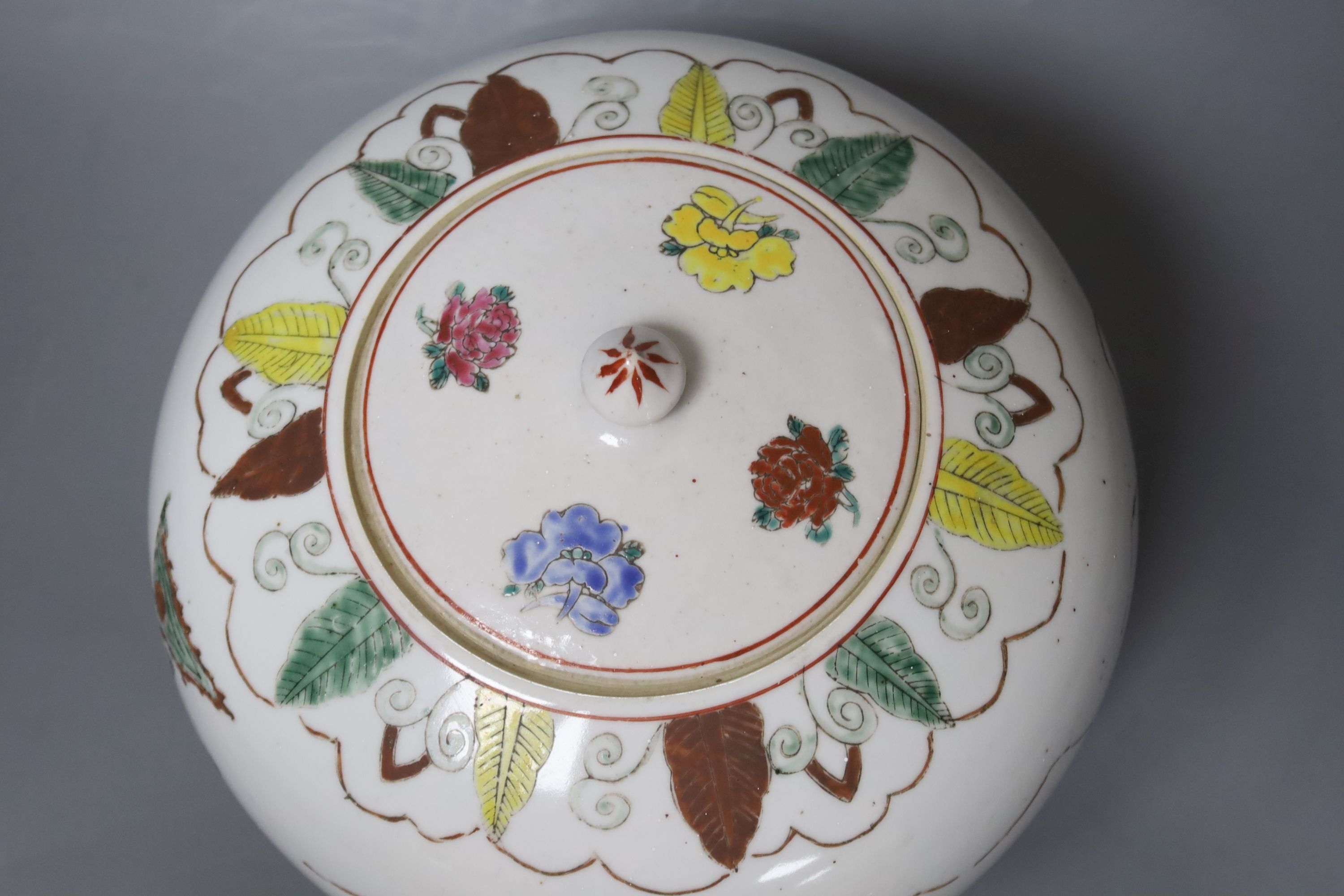 Three large 20th century Chinese porcelain famille verte jars and covers, tallest 21cm